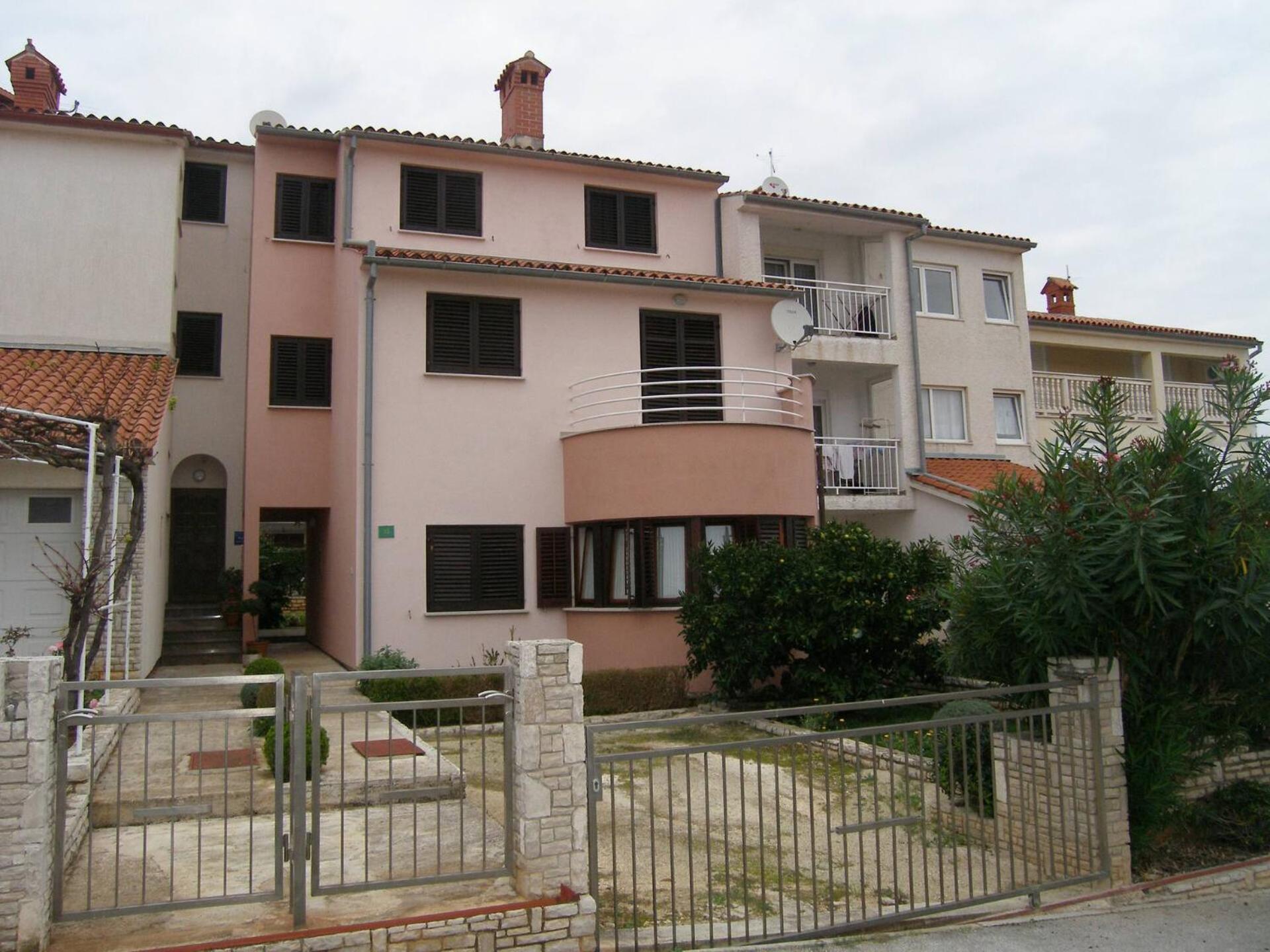 Lorena Apartments In 普拉 外观 照片